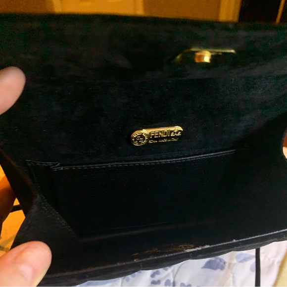 Fendi black suede crossbody bag. Authenticated - Picture 7 of 9